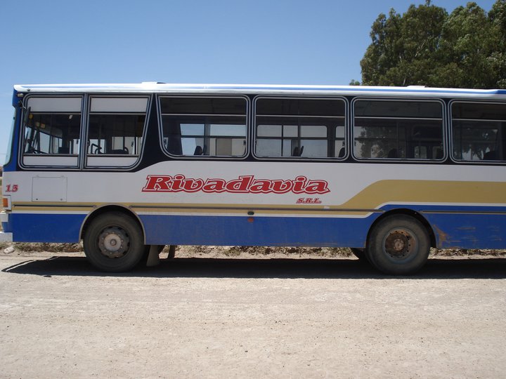 Último Interno 13 Cia. Rivadavia
C.1639608 - RUK054

http://galeria.bus-america.com/displayimage.php?pos=-14081
http://galeria.bus-america.com/displayimage.php?pos=-20498

Foto de Miriam Miranda. La foto sacada en el 2007, cuando estaban empezando a pintar los coches con este esquema (para mi gusto horrible el violacio, las letras me gustaban).
Palabras clave: Rivadavia Interno13 