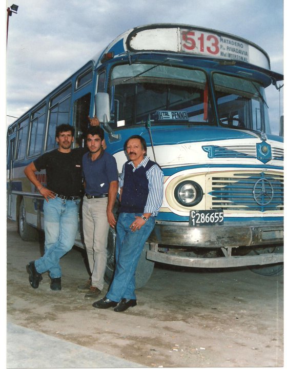 Anteúltimo Interno 14 de la Rivadavia
C.1286655 - WOX592

Foto de Miriam Miranda. Este Interno 14 fue el ex 21 El Diseño. Cuando trajeron el OA-101, el dueño del 21 vendió este coche a otro dueño y pasó a ser el 14.

http://galeria.bus-america.com/displayimage.php?pos=-5090
http://galeria.bus-america.com/displayimage.php?pos=-12339
http://galeria.bus-america.com/displayimage.php?pos=-12418
http://galeria.bus-america.com/displayimage.php?pos=-12587
http://galeria.bus-america.com/displayimage.php?pos=-12588
http://galeria.bus-america.com/displayimage.php?pos=-12987
http://galeria.bus-america.com/displayimage.php?pos=-12988
http://galeria.bus-america.com/displayimage.php?pos=-12989
http://galeria.bus-america.com/displayimage.php?pos=-12990
http://galeria.bus-america.com/displayimage.php?pos=-13429
http://galeria.bus-america.com/displayimage.php?pos=-16662
http://galeria.bus-america.com/displayimage.php?pos=-16663
http://galeria.bus-america.com/displayimage.php?pos=-16664
http://galeria.bus-america.com/displayimage.php?pos=-16665
http://galeria.bus-america.com/displayimage.php?pos=-16666
http://galeria.bus-america.com/displayimage.php?pos=-16667
http://galeria.bus-america.com/displayimage.php?pos=-16668
http://galeria.bus-america.com/displayimage.php?pos=-16669
http://galeria.bus-america.com/displayimage.php?pos=-16670
http://galeria.bus-america.com/displayimage.php?pos=-16915 
Palabras clave: Rivadavia BahiaBlanca Interno14
