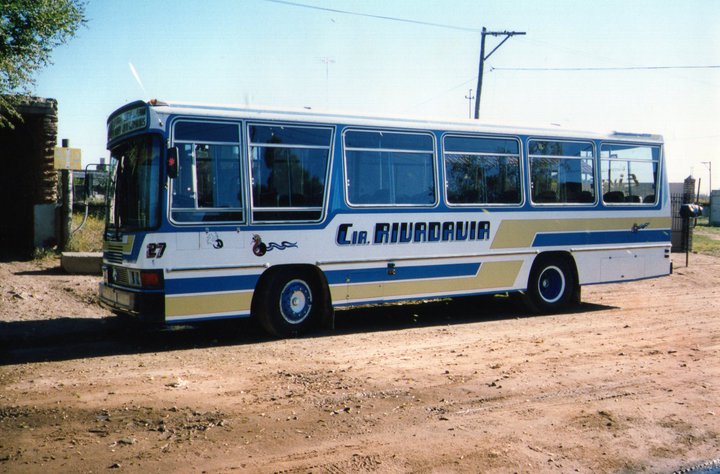 Interno 27 de la Rivadavia cuando llegaba 0KM
Foto de Ana Quilaman. Gerónimo también manejó este interno.

http://galeria.bus-america.com/displayimage.php?pos=-9087
http://galeria.bus-america.com/displayimage.php?pos=-15897
http://galeria.bus-america.com/displayimage.php?pos=-18120
http://galeria.bus-america.com/displayimage.php?pos=-18120
Palabras clave: Rivadavia BahiaBlanca Interno27