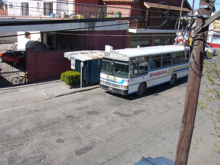 Interno 24 Cia. Rivadavia
Estas fotos espectaculares fueron sacadas por Lisandro Luncio, en una de esas casualidades del destino en que se compró una cámara y decidió probarla sacando fotos a los coches de la 513 que pasaban por la calle de su casa.
Palabras clave: Rivadavia Interno24 BahiaBlanca