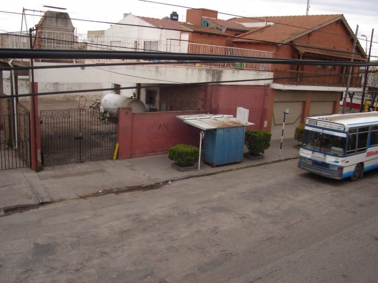 Interno 27 Cia. Rivadavia
Estas fotos espectaculares fueron sacadas por Lisandro Luncio, en una de esas casualidades del destino en que se compró una cámara y decidió probarla sacando fotos a los coches de la 513 que pasaban por la calle de su casa.

http://galeria.bus-america.com/displayimage.php?pos=-9087
http://galeria.bus-america.com/displayimage.php?pos=-13196
http://galeria.bus-america.com/displayimage.php?pos=-18120
http://galeria.bus-america.com/displayimage.php?pos=-18120
Palabras clave: Rivadavia Interno27 BahiaBlanca