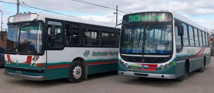 La dupla!. Interno 41 y 49 de Fournier. 
CSR 368 (1) FRL 775 (2)

La dupla de la empresa!. Lastima que no anden los 2 en la 513..
Palabras clave: RastreadorFournier Interno41 513