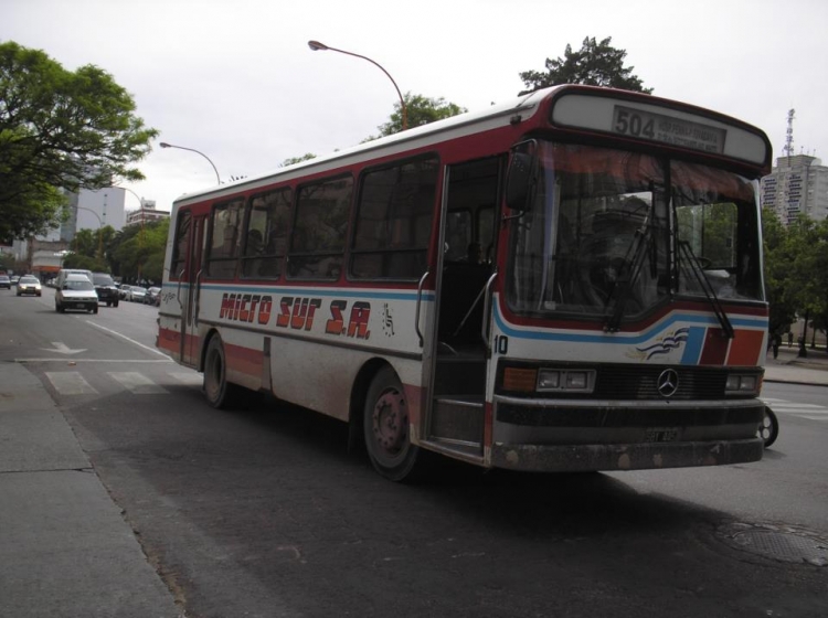 Interno 10 Empresa Micro Sur
B.2575175 - SBY 445

Otra foto muy valiosa, es la primera que aparece del Interno 10 de la empresa.

Foto de Maquetas Escalibus.
Palabras clave: MicroSur Interno10 504