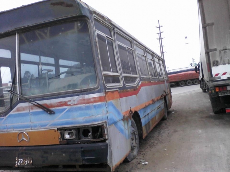 Ex Interno 9 de Empresa González y Primer OH de la empresa. 
B.2223219

Este coche fue fotografiado ayer, está abandonado sobre una ruta. Este coche fue el primer OH que compró la Empresa González en 1988.

http://galeria.bus-america.com/displayimage.php?pos=-20759
http://galeria.bus-america.com/displayimage.php?pos=-20760
http://galeria.bus-america.com/displayimage.php?pos=-20762

Foto de Carlos Hernández.
Palabras clave: González Interno9 519