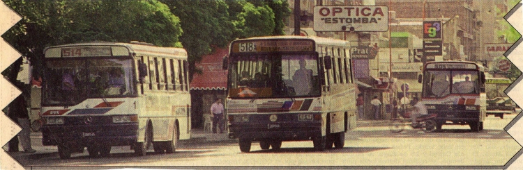 Internos de empresas bahienses.
Esta foto es muy valiosa debido a que es la primera que conseguimos donde se aprecia un coche de Cnel. Ramón Estomba con la línea 518"A". La foto es de 1995.
A la izquierda Interno 10 de Rastreador Fournier, lo sigue el Interno 17 de Cnel. Estomba, el Interno de Micro Sur no lo pudimos descifrar aún, y al final el Interno 10 de Bahía Blanca.

Foto extraída de La Nueva Provincia.
