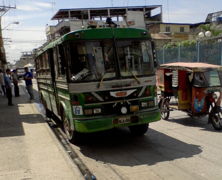 Cepeda en Hino FD
Coop. Virgen de las Mercedes
Daule - Las Cañas
Vista frontal de la unidad

