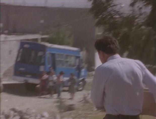 Minibus
Bus en la película mexicana "A medias tintas"
Palabras clave: México