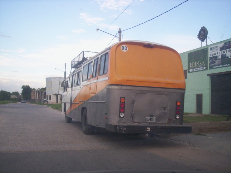 PARTICULAR
F.009529 - UAG048
http://galeria.bus-america.com/displayimage.php?pos=-15542
Palabras clave: particular