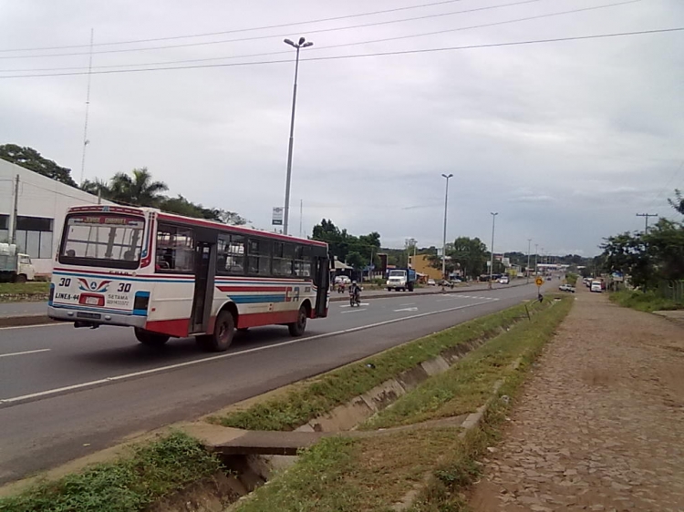 Mercedes-Benz OF 1318 - Caio Alpha (en Paraguay) - C. M. R. A.
Este pertenecía a la desaparecida Metropolitana
Palabras clave: alpha