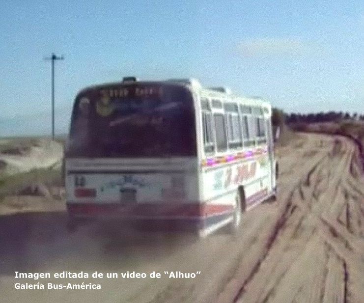 Mercedes-Benz LO 1114 - San Miguel 
Ex Cooperativa 3 De Julio, circulando por Blandengues

Imagen editada de un video de "Alhuo"
Captura: Gamba 28x40

http://galeria.bus-america.com/displayimage.php?pid=5634
Palabras clave: Gamba / SM