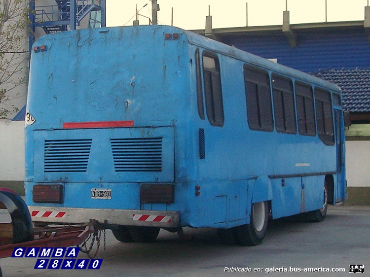 Mercedes-Benz OH 1314 - El Diseño - Particular
B 2244547 - VDB 581
Otra vista de esta unidad, se aprecia un poco mejor esa compensadora, de dudoso gusto

Colección: Gamba 28x40

http://galeria.bus-america.com/displayimage.php?pid=36527
Palabras clave: Gamba / OH Diseño