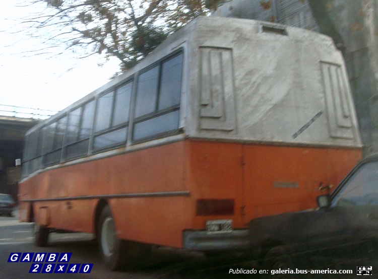 Mercedes-Benz OC 1214 - El Detalle - Particular 
C 1141060 - XMW 182
La imagen no tiene la calidad deseada, pero se alcanza a ver la parte posterior de éste coche, la cual aparentemente no fue modificada.
Verlo desde aquí, me hizo pensar que perteneció a "La Lujanera"

Colección: Gamba 28x40

http://galeria.bus-america.com/displayimage.php?pid=36482
Palabras clave: Gamba / esc