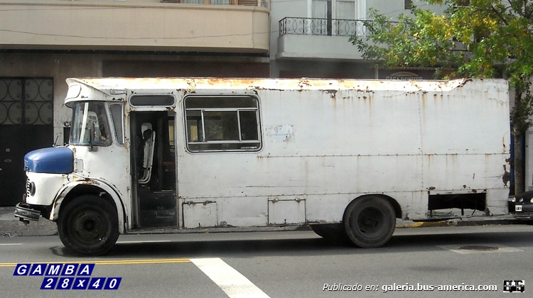 Mercedes-Benz LO 1114 - Payá - Particular 
C 948954 - VHO 149 

Colección: Gamba 28x40

http://galeria.bus-america.com/displayimage.php?pid=32108
Palabras clave: Gamba / 1114