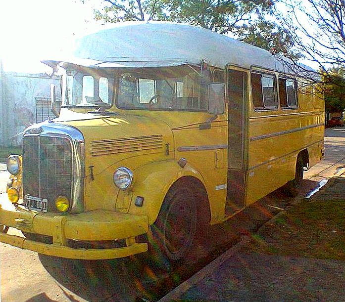 Mercedes-Benz LO 911 - ALA - Particular motorhome
Foto extraída de www.mercadolibre.com.ar

http://galeria.bus-america.com/displayimage.php?pos=-21275
Palabras clave: Gamba / 911ALA