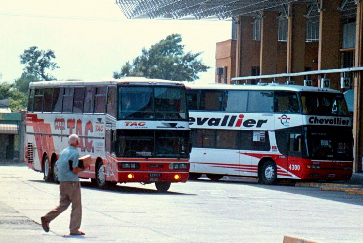 Arbus - Eurobus - T.A.C.
Terminal de ómnibus de Catamarca
(Datos de izquierda a derecha)

Imagen Diario La Unión Digital de San Fernando del Valle De Catamarca
Palabras clave: Gamba / Larga