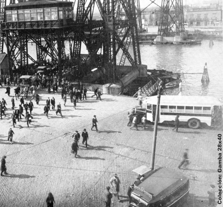 White - Genius
Vista de la ribera del Riachuelo
Se aprecian en la imagen, un ómnibus, posiblemente línea 70, y un colectivo 33, 
este lugar era cabecera de ambos

Foto: Horacio Coppola
Editada del libro "Viejo Buenos Aires Adios"
Palabras clave: Gamba / Boca