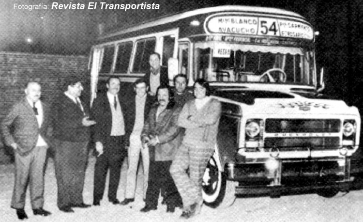 Chevrolet C/50 - San Antonio - Molino Blanco
Línea 54

Foto: Revista El Transportista
Archivo: Osvaldo Abner
Palabras clave: Gamba / 54