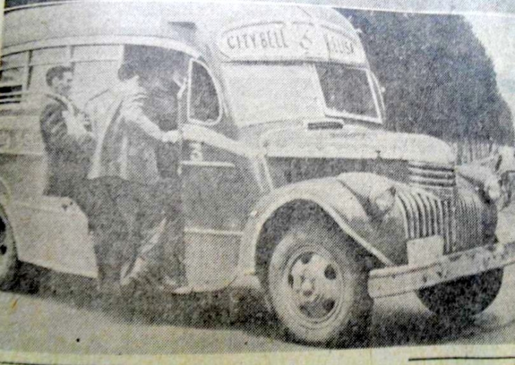 Expreso City Bell - Linea 3 - Chevrolet 1946 - El Treból
Recorte de un periódico
Colección J Arcuri - A A Deluca
Palabras clave: Gamba / City