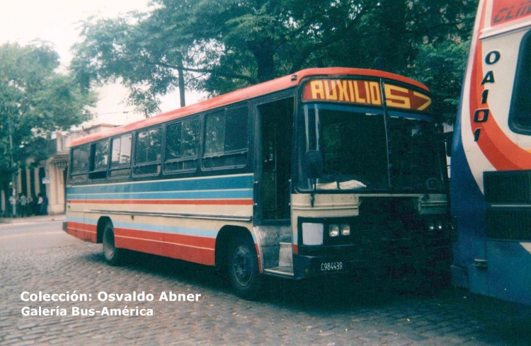 Mercedes-Benz LO 1114 (Frotalizado) - Cametal - Atlántida
C984439
Línea 57 - Auxilio
Unidad que luego de un largo servicio en la línea, fue afectada como auxilio

Archivo: Osvaldo Abner
Gestión: Pablo Olguín
Palabras clave: Gamba / 57