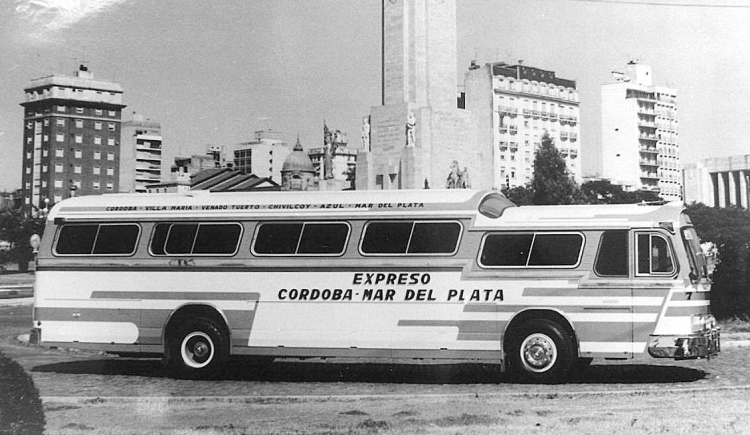 Pegaso - D.I.C. - Expreso Córdoba-Mar Del Plata
Interno 7

Foto: Autor desconocido, para carrocerías D.I.C.
Archivo: Osvaldo Abner
Gestión: Pablo Olguín
Palabras clave: Gamba / DIC