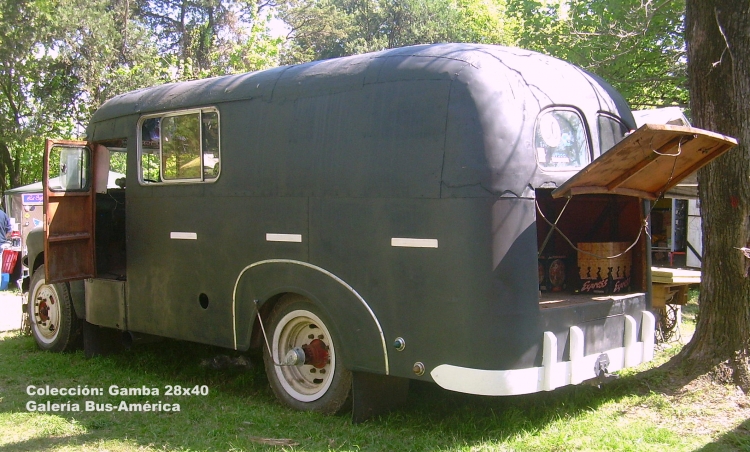 Chevrolet (G.M.C. - 1947/1953) - Costa Rica - Particular
Vista trasera, del Chevrolet con órganos mecánicos de 
Mercedes-Benz

Colección: Gamba 28x40

http://galeria.bus-america.com/displayimage.php?pos=-28014
Palabras clave: Gamba / Chivo