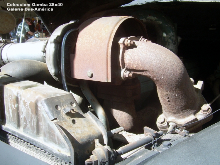 Chevrolet (G.M.C. - 1947/1953) - Particular
Vista del compartimiento del motor, donde se aloja el 
Mercedes-Benz, en primer plano el turbo

Colección: Gamba 28x40
Palabras clave: Gamba / Chivo