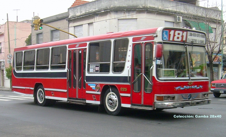 Mercedes-Benz OH 1521 L - Ei-Var - Siglo XXI
DJC 605
Línea 181 - Interno 225

Colección: Gamba 28x40
http://galeria.bus-america.com/displayimage.php?pos=-25817
http://galeria.bus-america.com/displayimage.php?pid=29619
http://galeria.bus-america.com/displayimage.php?pid=40678
Palabras clave: Gamba / 181