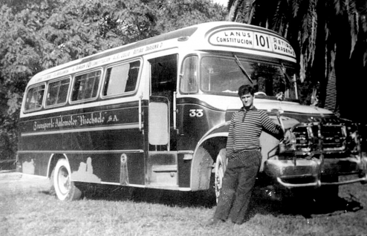 Bedford J6LZ1 - Serra -T.A.R.S.A
Línea 101 (luego 100) - Interno 33

Foto: Autor desconocido
Colección: Pedro C Teisa
Archivo: Osvaldo Abner
Gestión: Pablo Olguín
Palabras clave: Gamba / 100