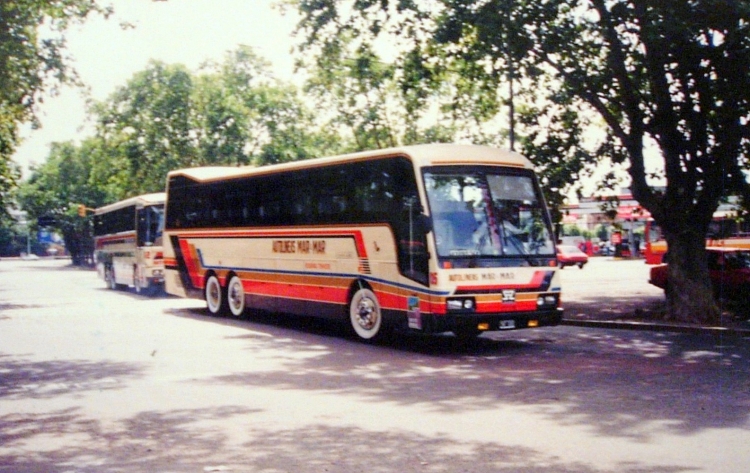 Mercedes-Benz O-371 - San Antonio - Autolineas Mar Mar
Internos 05 y 12
(Datos de derecha a izquierda)

Archivo: Osvaldo Abner
Gestión: Pablo Olguín
Palabras clave: Gamba / SAH