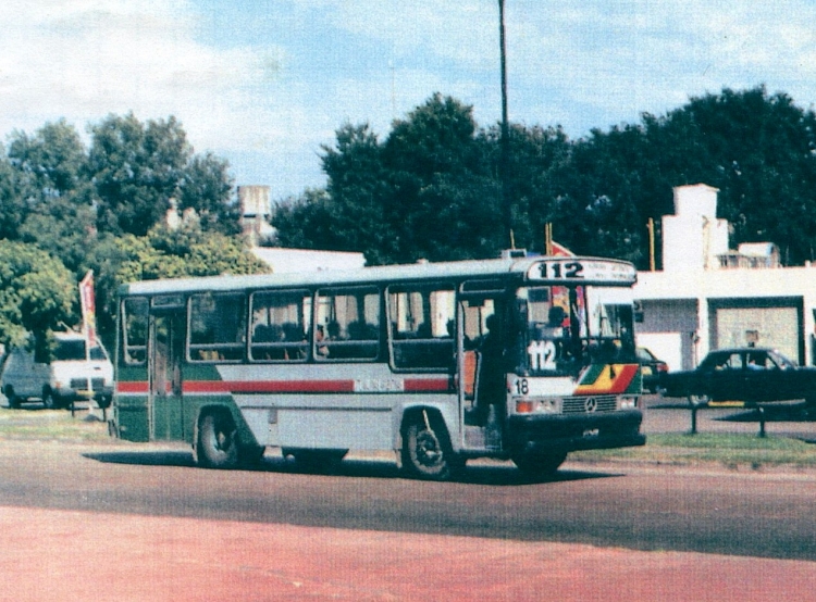 Mercedes-Benz OF 1214 - Bi-Met - Malvinas Argentinas
Línea 112 - Interno 18

Archivo: Osvaldo Abner
Gestión: Pablo Olguín
Palabras clave: Gamba /112