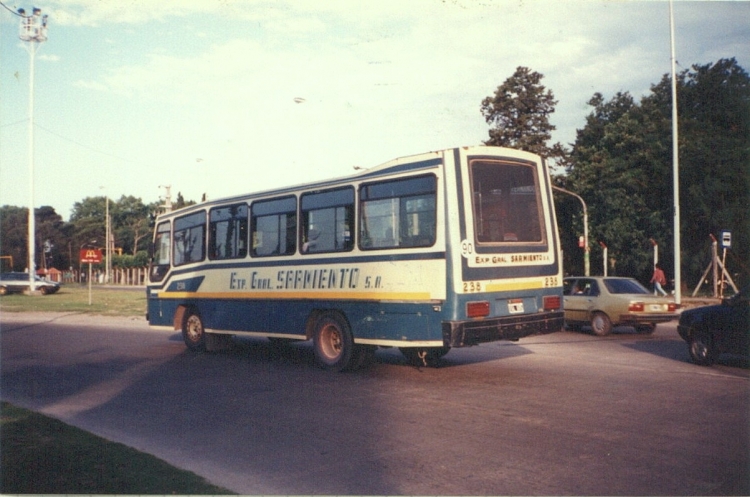 Mercedes-Benz OF 1215 - CND - Expreso General Sarmiento
B 2460005 - TGL 605
Línea 448 - Interno 238

Archivo: Osvaldo Abner
Gestión: Pablo Olguín

http://galeria.bus-america.com/displayimage.php?pos=-21884
Palabras clave: Gamba / 448