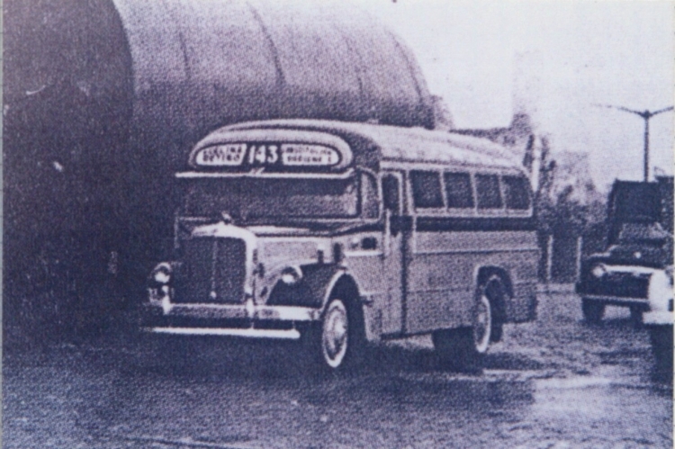 Mercedes-Benz L 312 - El Indio - Cooperativa Ciudad De Buenos Aires
Línea 143

Foto: Autor y publicación desconocida
Archivo: Osvaldo Abner
Gestión: Pablo Olguín
Palabras clave: Gamba / 143