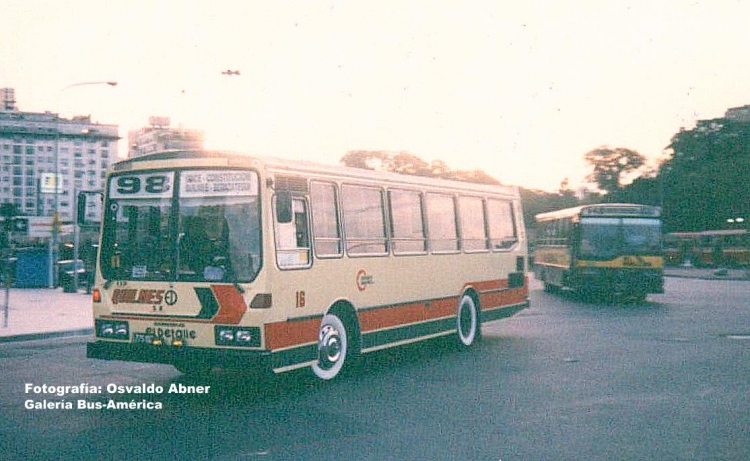 El Detalle OA 101 - El Detalle - Expreso Quilmes
Línea 98 - Interno 16

Fotografía: Osvaldo Abner 
Gestión: Pablo Olguín
Palabras clave: Gamba / 98