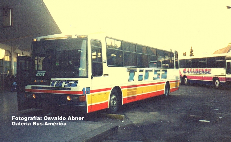 Scania - D.I.C. - T.I.R.S.A.
Interno 18
Aprestándose para partir con destino Pergamino

Fotografía: Osvaldo Abner
Gestión: Pablo Olguín
Palabras clave: Gamba / Rosario