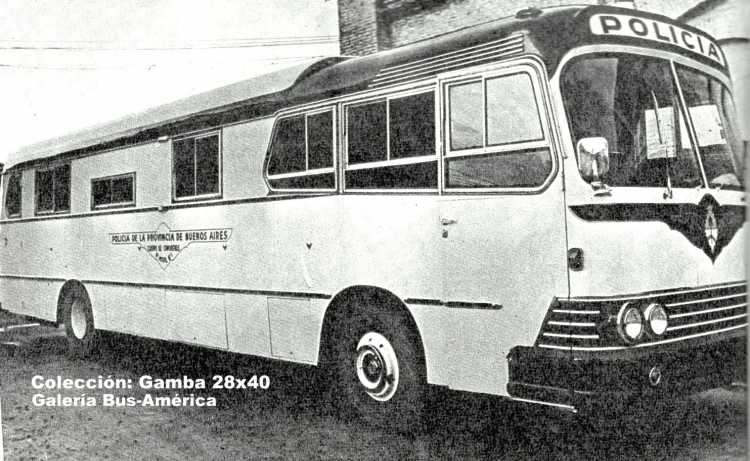 ACLO - Sánchez Mañas - Policía De La Provincia de Buenos Aires
Curiosa unidad con un diseño, en la parte inferior de sus ventanillas, no visto para esa época

Fotografía extraída de una revista de la época
Publicada originalmente en revista: Industria Carrocera Argentina

Colección: Gamba 28x40

http://galeria.bus-america.com/displayimage.php?pid=38481
Palabras clave: Gamba / PN