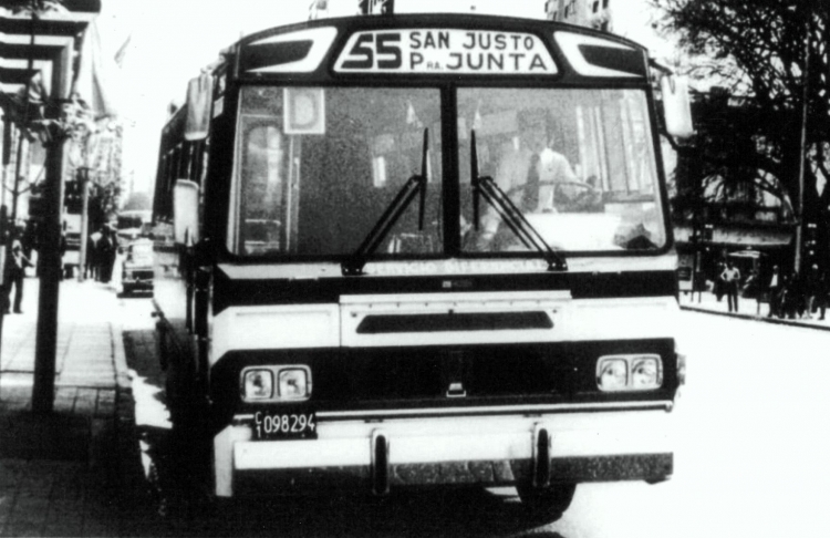 Mercedes-Benz OC 1214 - San Miguel - Almafuerte
C 1098294
Servicio diferencial de la línea 55
Hay dos curiosidades, los destinos, acortados con respecto al 
servicio común y la patente, que es la siguiente al coche El Detalle
subido hoy por Freewheel

Archivo: Camara Empresaria del Autotransporte de Pasajeros
Colección: Osvaldo Abner
Gestión: Pablo Olguín
Palabras clave: Gamba / 55
