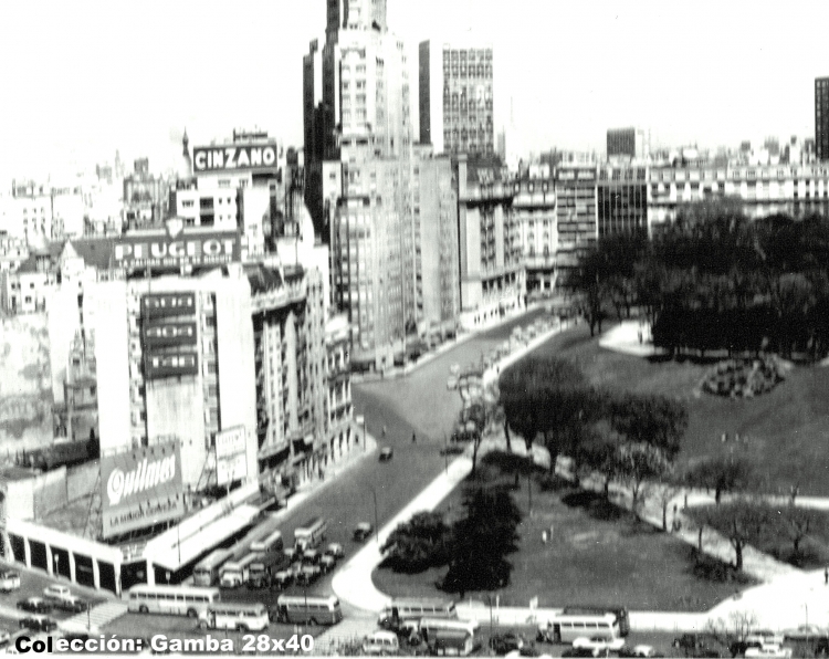 Leyland Royal Tiger - Chicago
Plaza San Martín, a mediados de la década del 60

Foto. Mateo E Giordano
Colección: Gamba 28x40
Palabras clave: Gamba / Alem