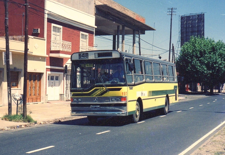 Mercedes-Benz OHL 1320 - Splendid - El Halcón
APO 860
Línea 148 - Interno 193

Foto: ¿?
Archivo: Pablo Olguín
Palabras clave: Gamba / 148