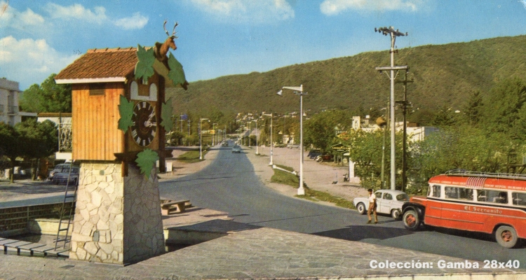 Ford - S.I.C.A. - El Serranito
El Serranito, línea local de Villa Carlos Paz

Foto: Extraída de una tarjeta postal
Colección: Gamba 28x40
Palabras clave: Gamba / Sica