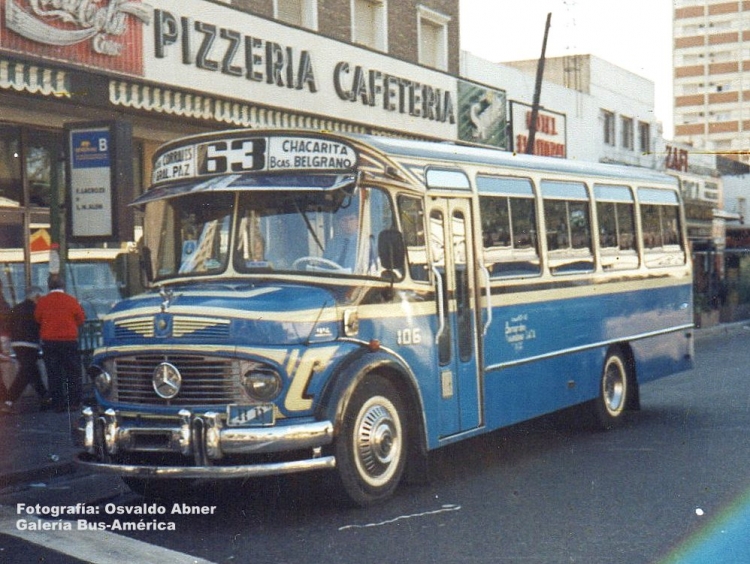 Mercedes-Benz LO 1114 - Crovara - Bernardino Rivadavia
Línea 63 - Interno 106

Fotografía: Osvaldo Abner 
Gestión: Pablo Olguín
Palabras clave: Gamba / 63