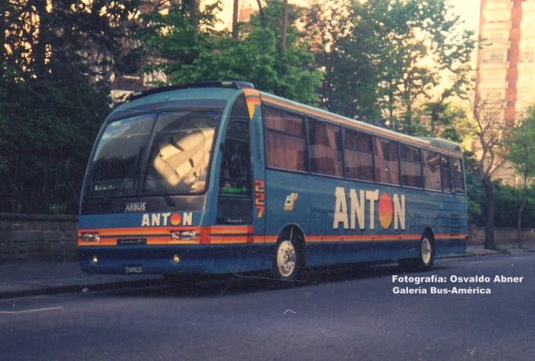 Arbus - Eurobus - Antón
Interno 227

Fotografía: Osvaldo Abner
Gestión: Pablo Olguín
Palabras clave: Gamba / Larga
