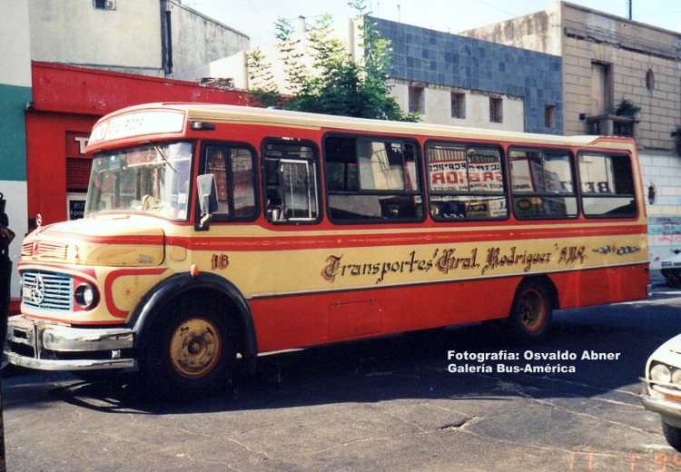 Mercedes-Benz LO 1114 - Supercar - Transportes General Rodríguez
S 535842
Línea 500 - Interno 18

Fotografía: Osvaldo Abner
Gestión: Pablo Olguín

http://galeria.bus-america.com/displayimage.php?pos=-28184
Palabras clave: Gamba / 500