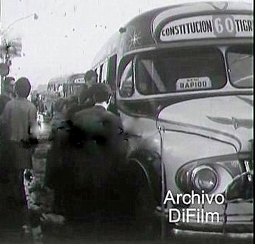 Ford Köln - El Cóndor - M.O.N.S.A.
Línea 60
Un no muy común chasis, vestido por El Cóndor

Imagen extraída de un video de Archivo Di Film
Palabras clave: Gamba / 60