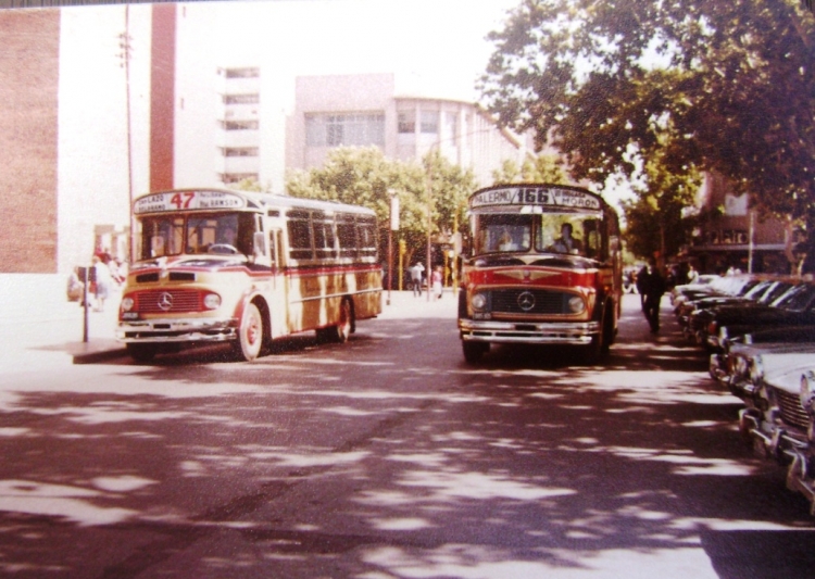 Mercedes-Benz LO 1114 - San Miguel - Empresa Linea 216 S.A.T.  & Mercedes-Benz LO 1114 - El Diseño M.MB-LO 1114/517-002 - Mayo
Extraña pareja: En ¿Mendoza?, un 47 local y el interno 34 de la 166 en pleno ablande.
Foto cedida por Familia LUCHETTI
[Datos de derecha a izquierda]
Palabras clave: san miguel