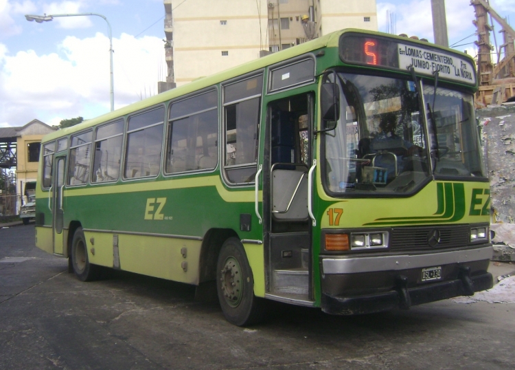 Mercedes-Benz OH 1320 - Ei-Var - Empresa Zamora
ASL 134
Linea 550 - Interno 17
Eivar, ex Linea 365 Independencia Metropolitana (Int.1052) y a su vez ex Empresa Linea 216.
termino, por ahora, sus días en la 550 de Lomas de Zamora.
 Foto tomada el 3 de abril de 2010.
Palabras clave: EIVAR ZAMORA