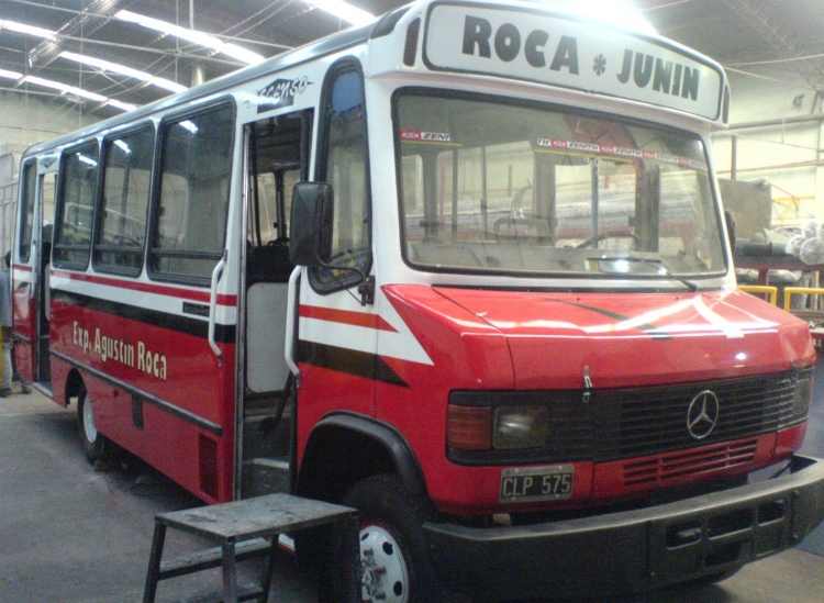 Mercedes-Benz LO 814 - Bi-Met - Exp Agustín Roca
CLP 575
Ex Lin.326 - Interno 246. Modelo 1999. 
Foto: Gentileza Carrocerías Bi-Met
http://galeria.bus-america.com/displayimage.php?pos=-22644
Palabras clave: BiMet