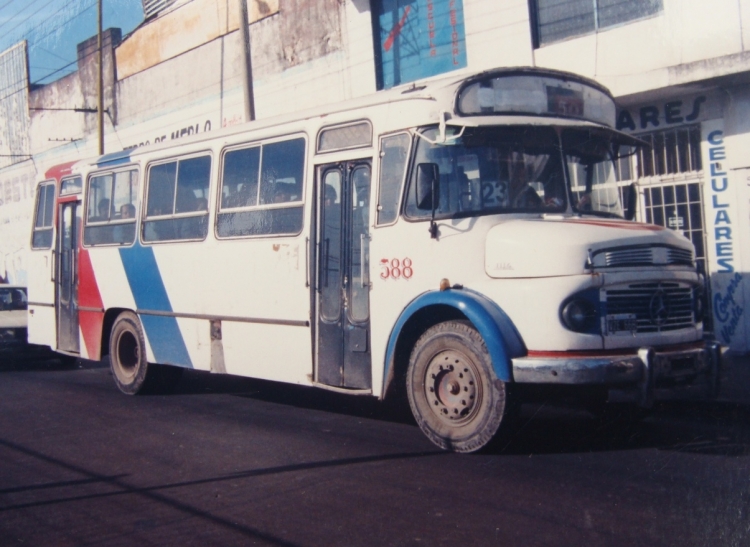 Mercedes-Benz LO 1114 - La Favorita - Ecotrans Consultores Asociados 
B 2167206 - VZE 688
Línea 503 - Interno 388
Historia de esta unidad: Nace en 1987 como Interno 18 de la vieja Linea 163 (Transporte del Oeste). Luego, dentro de TdO, es renumerada 388. Llega a circular en la Linea 321 en el ultimo tiempo caótico de TdO. 
Con ese número de interno arranca en Ecotrans. Y al poco tiempo es nuevamente renumerado 506 (ya dentro de Ecotrans). Foto tomada en Merlo, el 14 de Junio de 2004 (el día que arrancó Ecotrans). 
