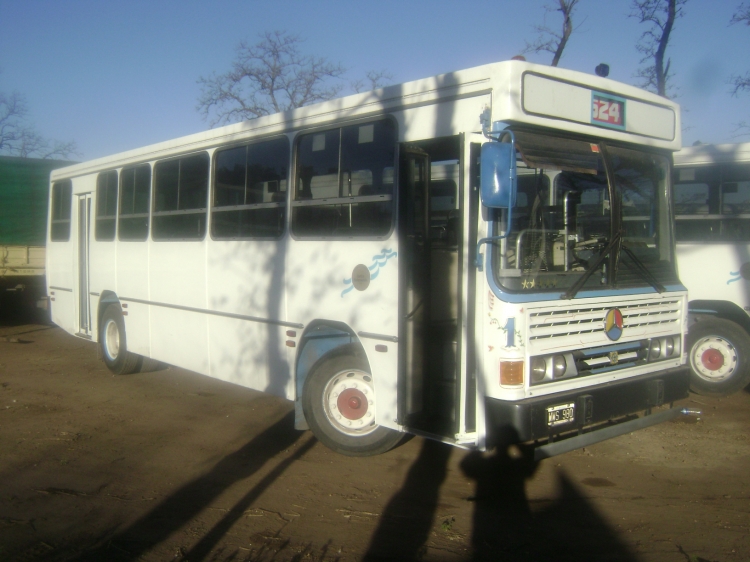 Mercedes-Benz 1316 - Busscar - E.T. Fortín Federación
B 2507335 - WWS 980
Linea 524 - Interno 1
Un Busscar ex Micro Ómnibus General San Martín en la Fortín Federación de Junín.
Palabras clave: Fortin Federacion