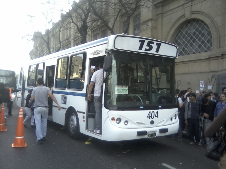 Mercedes-Benz OH 1315 - Bi-Met Corbus - M.O.D.O.
GBQ 181
[url=https://bus-america.com/galeria/displayimage.php?pos=-26377]https://bus-america.com/galeria/displayimage.php?pos=-26377[/url]


Rarísimo corte de un 151, ex 182, solo para circular en los recorridos del refuerzo del Ferrocarril Sarmiento


