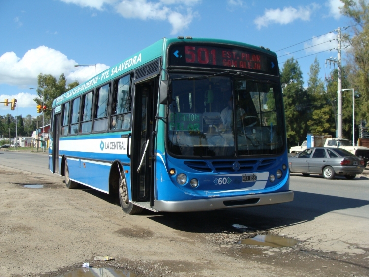Mercedes-Benz OF 1418 - Metalpar - Tratado del Pilar (La Central de Escobar)
HXX 856
Línea 501 - Interno 60
La otra unidad aportada por "La Central de Escobar" para reforzar su nueva linea 501 de Pilar, que aún conserva el nombre "Tratado del Pilar". El 16 de Marzo de 2014, volvieron a la 291.
